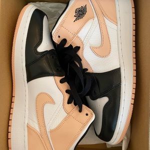 Nike Air Jordan 1 Mid (GS) Size 5.5Y